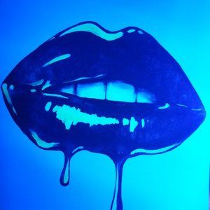 Blacklight lip drip print